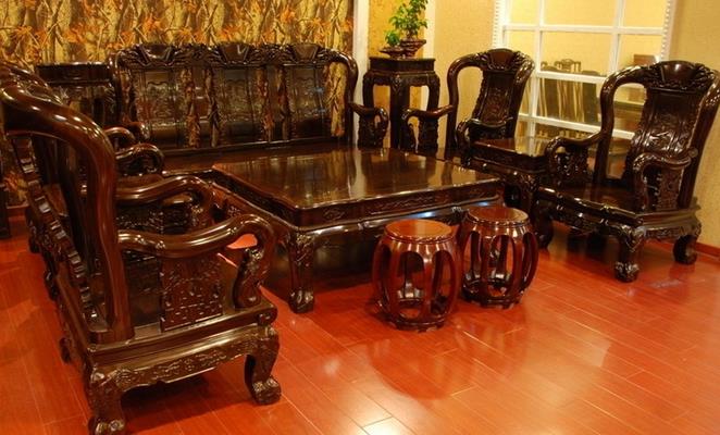 中低端紅木家具逐漸走俏 平民消費時代悄然到來.jpg