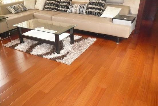 地板企業(yè)深層次發(fā)展時 產品質量和服務亦不能忽略.jpg