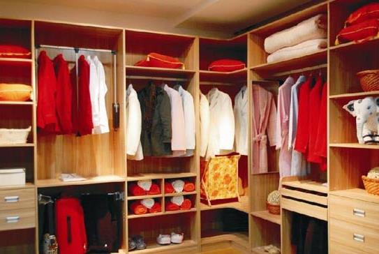 競爭越發(fā)激烈 衣柜企業(yè)如何搶占更多市場份額.jpg
