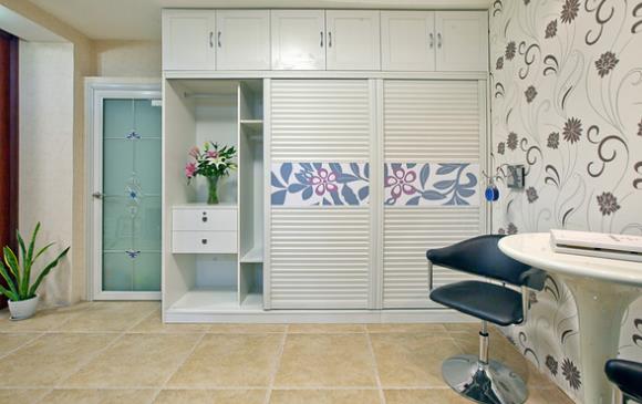 一站式購物需求強烈  衣柜企業(yè)進軍大家居需謹慎.jpg