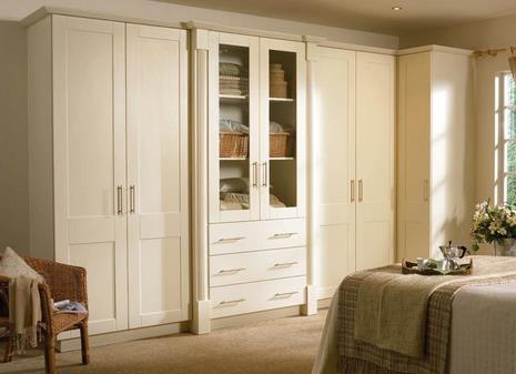 衣柜經(jīng)銷商們?nèi)绾翁嵘约旱母偁幜?jpg