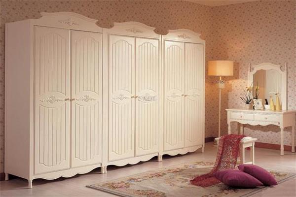 歐式衣柜設(shè)計(jì)特點(diǎn)與3大選購(gòu)技巧.jpg