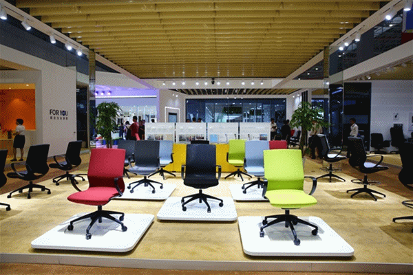 永藝股份:“五彩超燃”點亮家博會