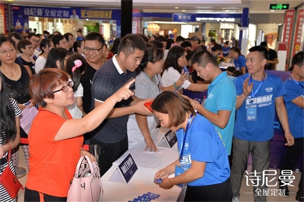 詩尼曼兩城開業，金庸武俠過招大打出手！