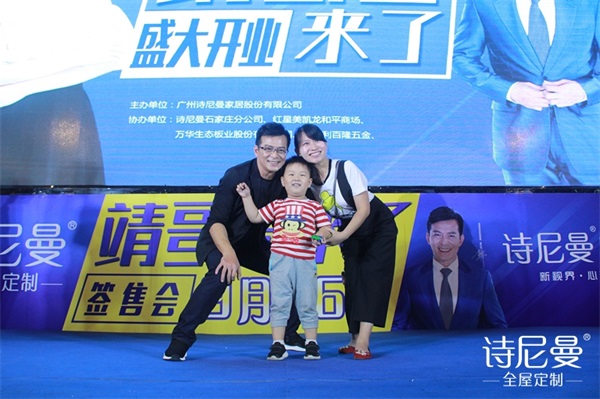 詩尼曼兩城開業，金庸武俠過招大打出手！