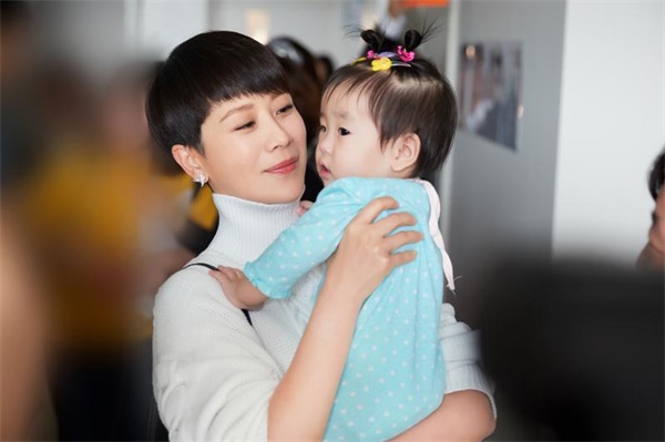 海清代言小水滴基金，聯(lián)合愛心企業(yè)詩尼曼助力公益