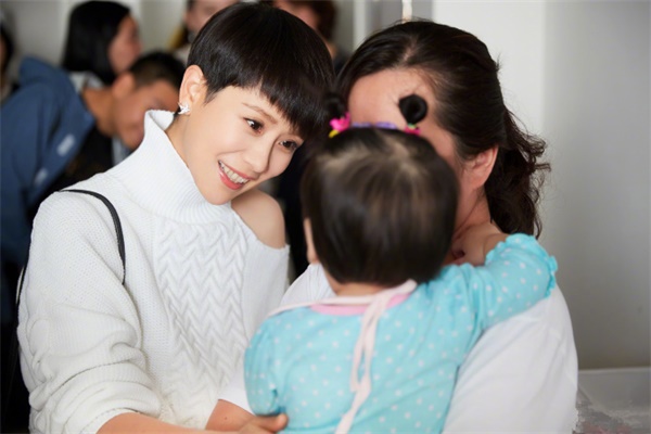 海清代言小水滴基金，聯(lián)合愛心企業(yè)詩尼曼助力公益