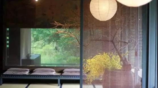 藍(lán)色是天空的色彩 他是有生命的 在我們的設(shè)計里 經(jīng)常會用到各種藍(lán) 你想象一下 家中擁有那抹藍(lán) 就像擁有了一片天空