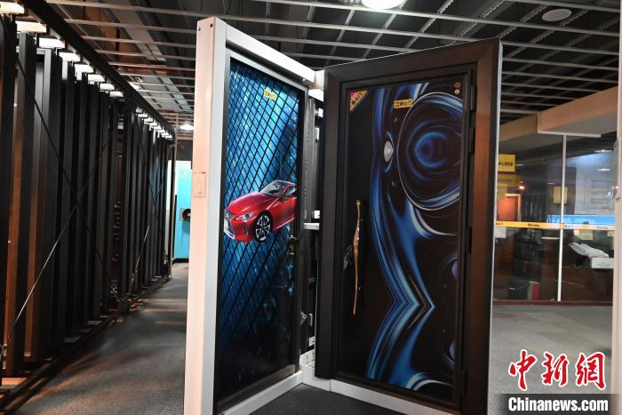 年輕人偏愛“定制打印門”：讓門變成一道風景